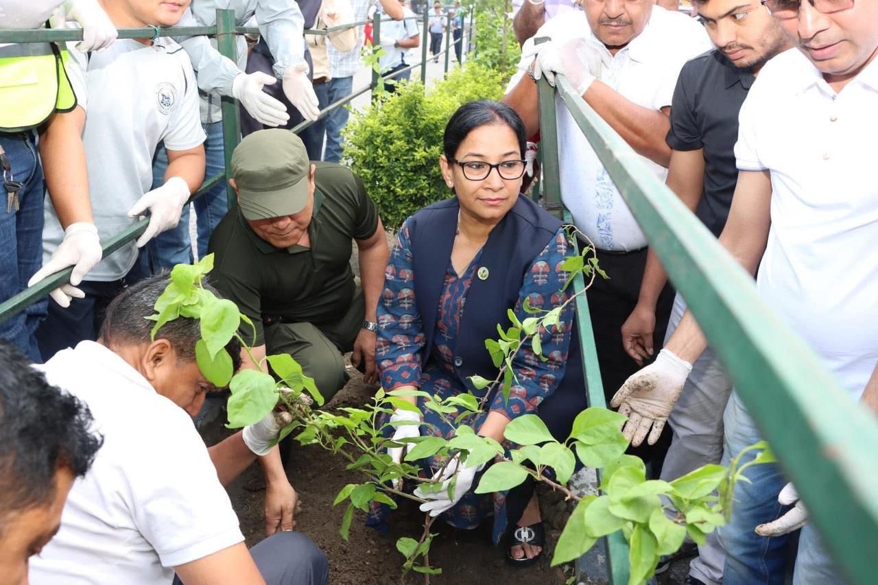 भरतपुरको मुहार फेरेर बिदा लिँदै मेयर रेनु दाहाल